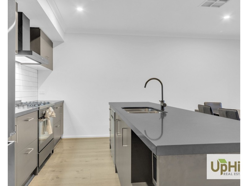 25 Baseline Way, Clyde VIC 3978