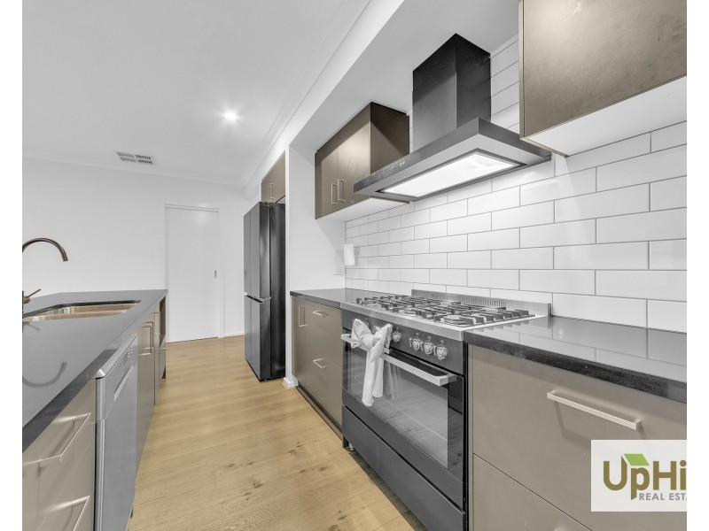 25 Baseline Way, Clyde VIC 3978