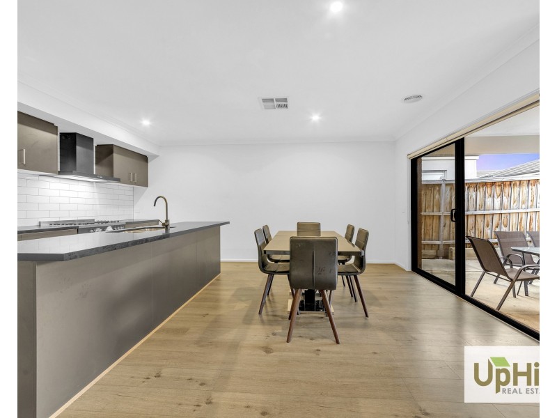 25 Baseline Way, Clyde VIC 3978