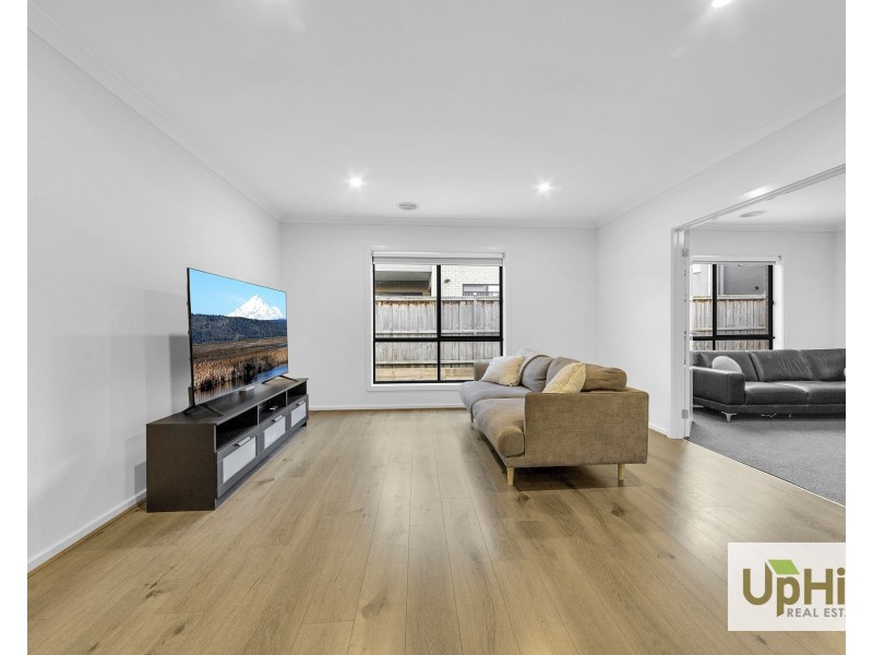 25 Baseline Way, Clyde VIC 3978