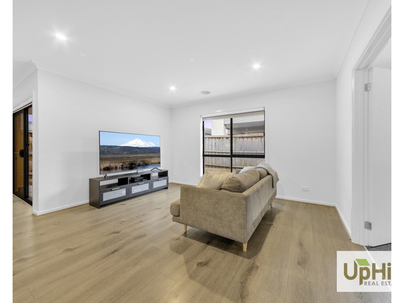 25 Baseline Way, Clyde VIC 3978