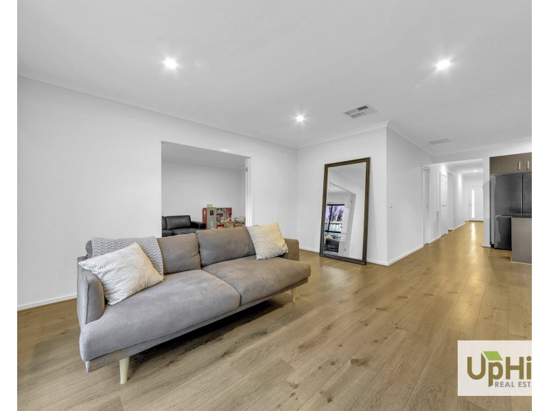 25 Baseline Way, Clyde VIC 3978