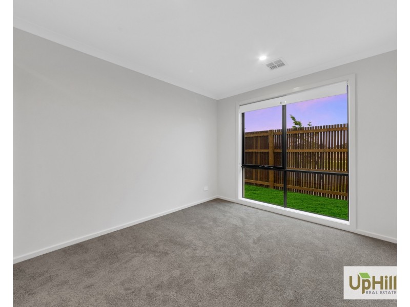 65 Swanston Street, Clyde VIC 3978