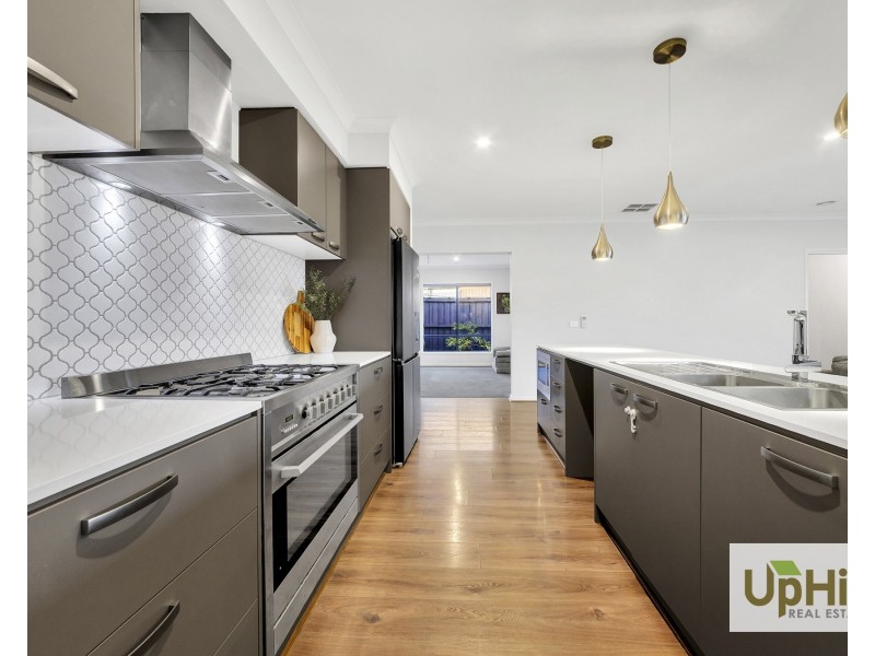 30 Capstone Street, Clyde VIC 3978