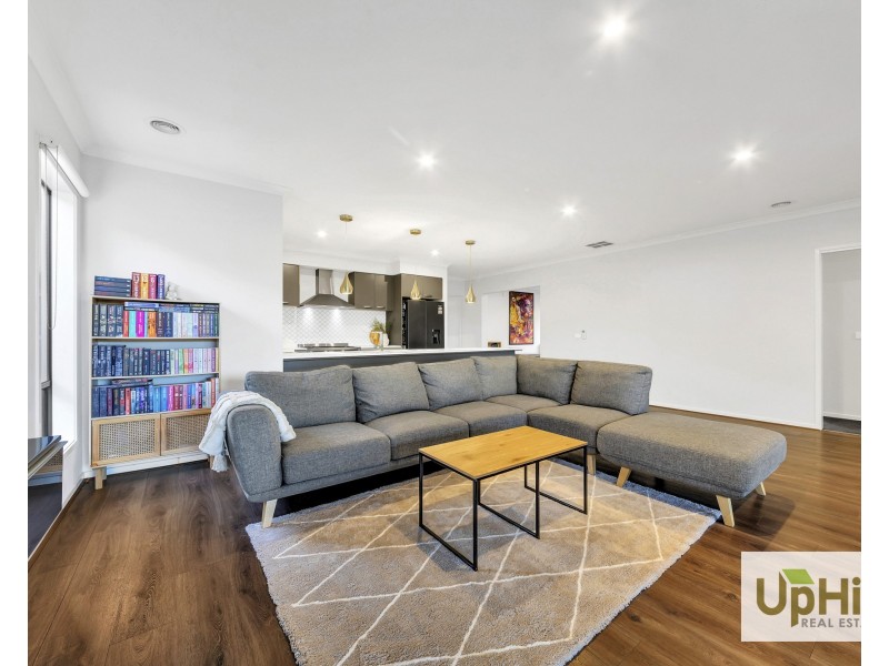 30 Capstone Street, Clyde VIC 3978