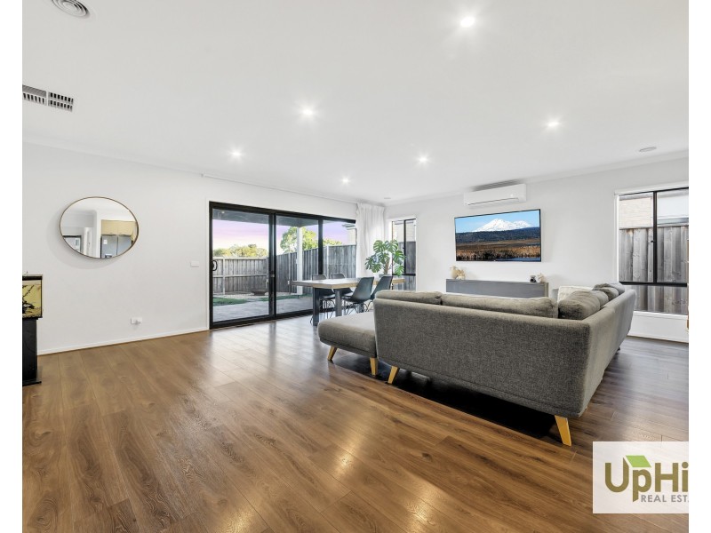 30 Capstone Street, Clyde VIC 3978