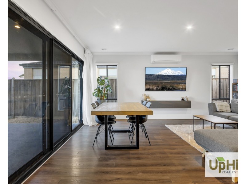 30 Capstone Street, Clyde VIC 3978