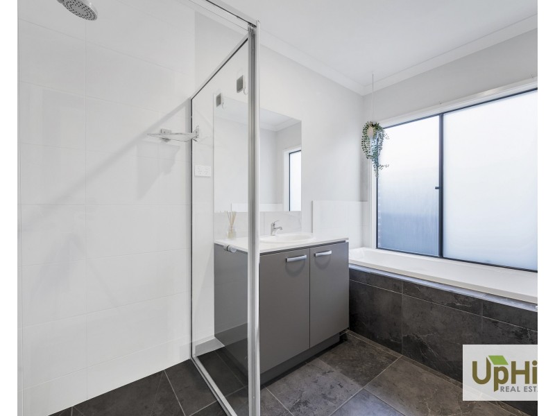 30 Capstone Street, Clyde VIC 3978