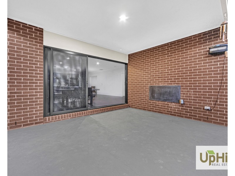 30 Capstone Street, Clyde VIC 3978