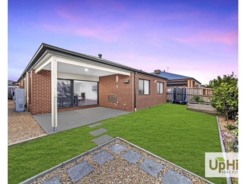 30 Capstone Street, Clyde VIC 3978