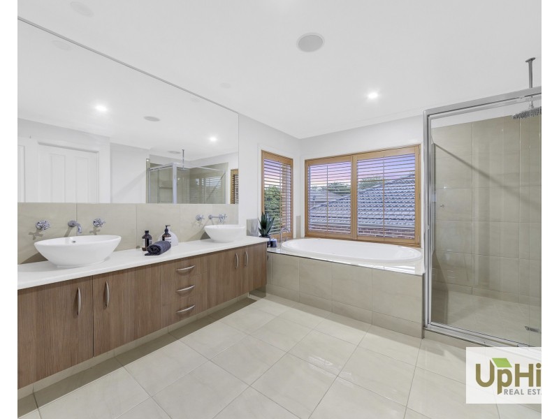 10  Marbelia Drive, Berwick VIC 3806