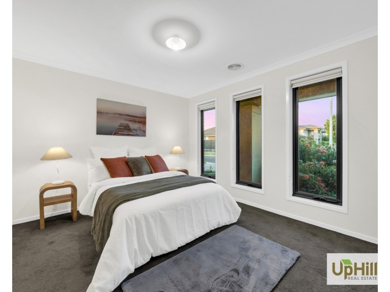 10  Abbeyard Drive, Clyde VIC 3978