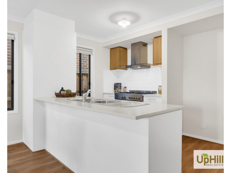 10  Abbeyard Drive, Clyde VIC 3978