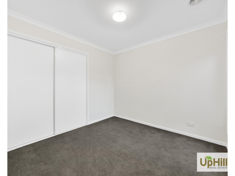 10  Abbeyard Drive, Clyde VIC 3978