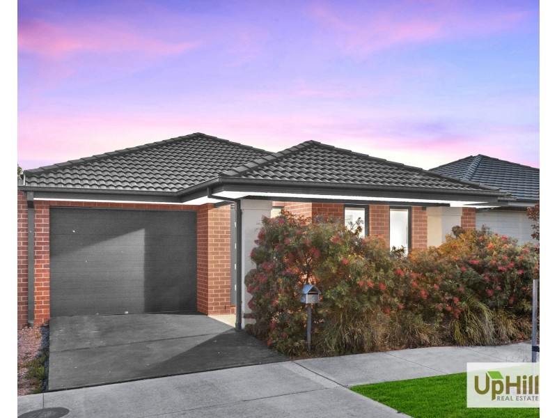 10  Abbeyard Drive, Clyde VIC 3978