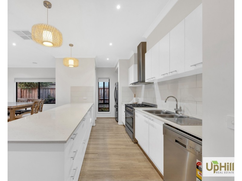 28 Jackwood Drive, Clyde North VIC 3978