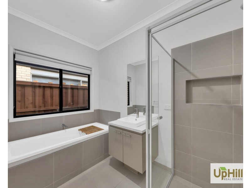 28 Jackwood Drive, Clyde North VIC 3978