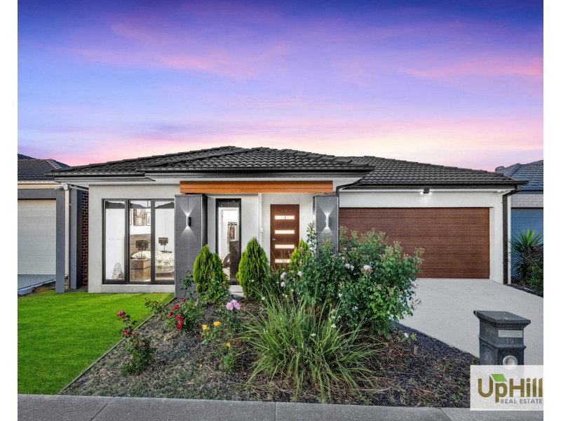19 Affleck Street, Cranbourne East VIC 3977