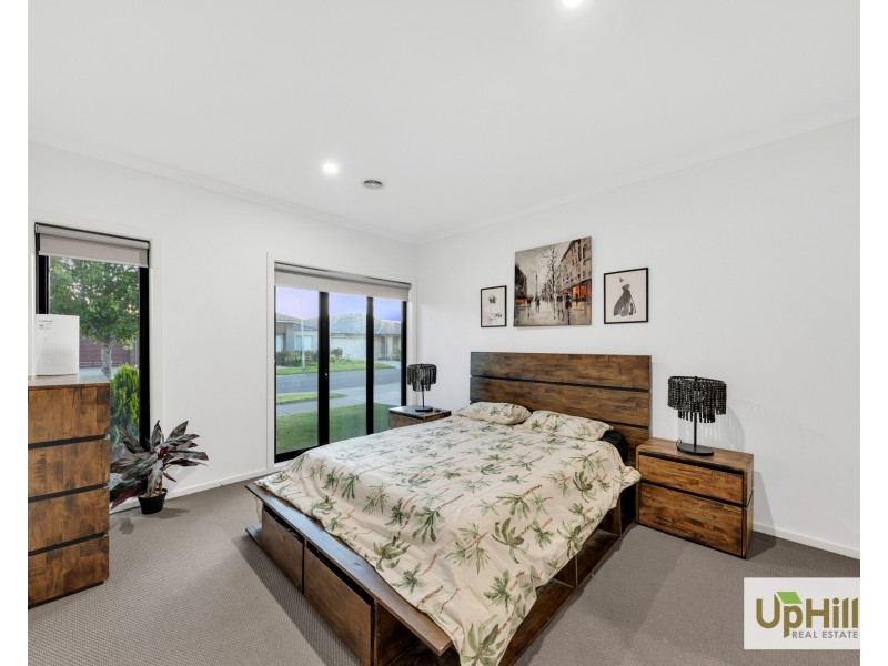 19 Affleck Street, Cranbourne East VIC 3977