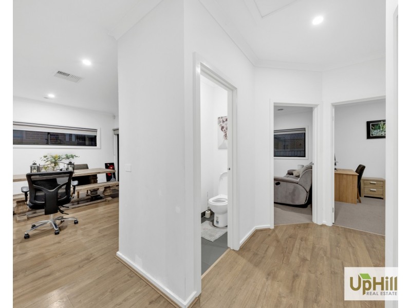 19 Affleck Street, Cranbourne East VIC 3977
