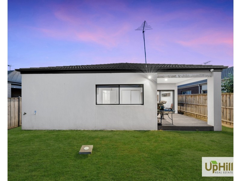19 Affleck Street, Cranbourne East VIC 3977