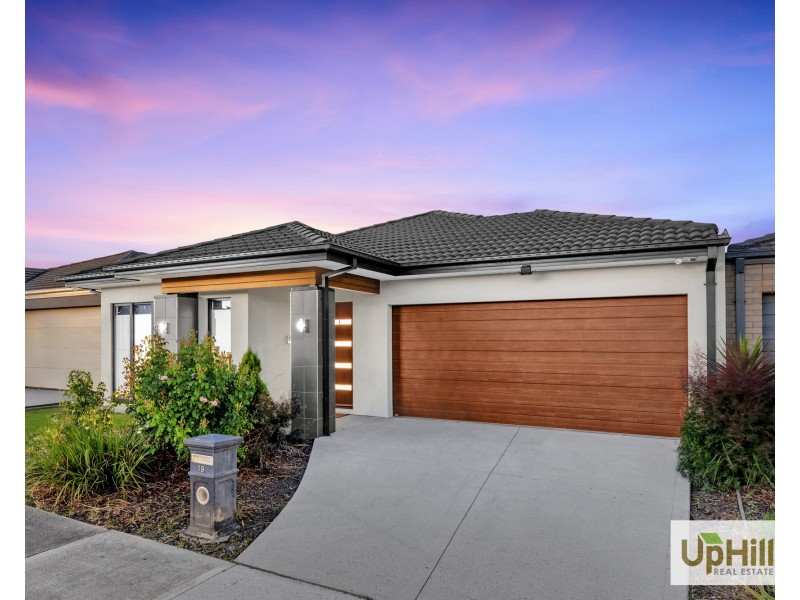 19 Affleck Street, Cranbourne East VIC 3977