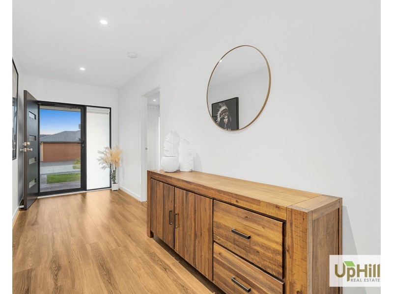 36 Bellhaven Circuit, Clyde North VIC 3978