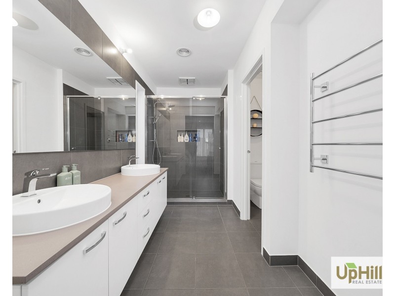 36 Bellhaven Circuit, Clyde North VIC 3978