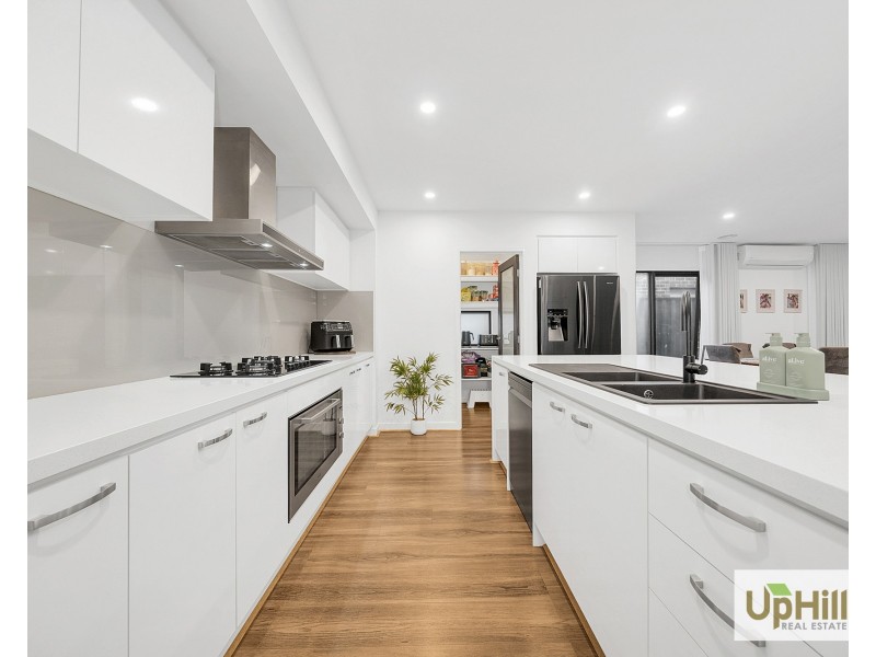 36 Bellhaven Circuit, Clyde North VIC 3978