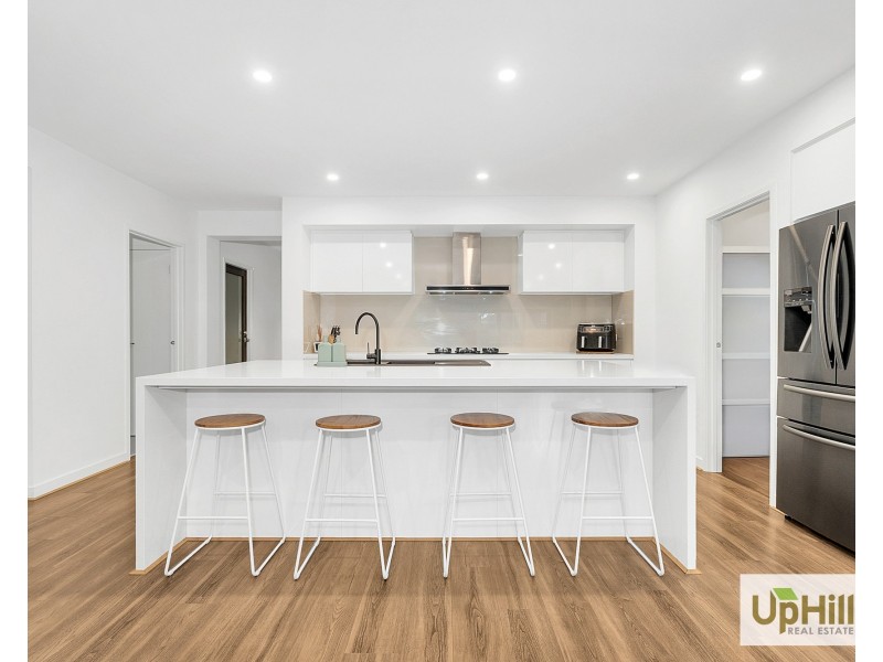 36 Bellhaven Circuit, Clyde North VIC 3978