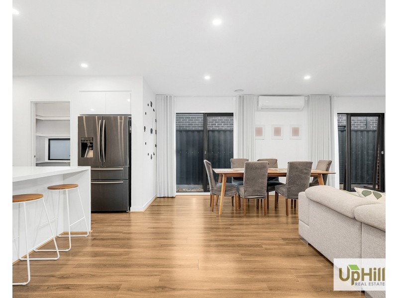 36 Bellhaven Circuit, Clyde North VIC 3978