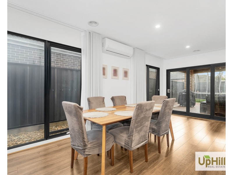 36 Bellhaven Circuit, Clyde North VIC 3978