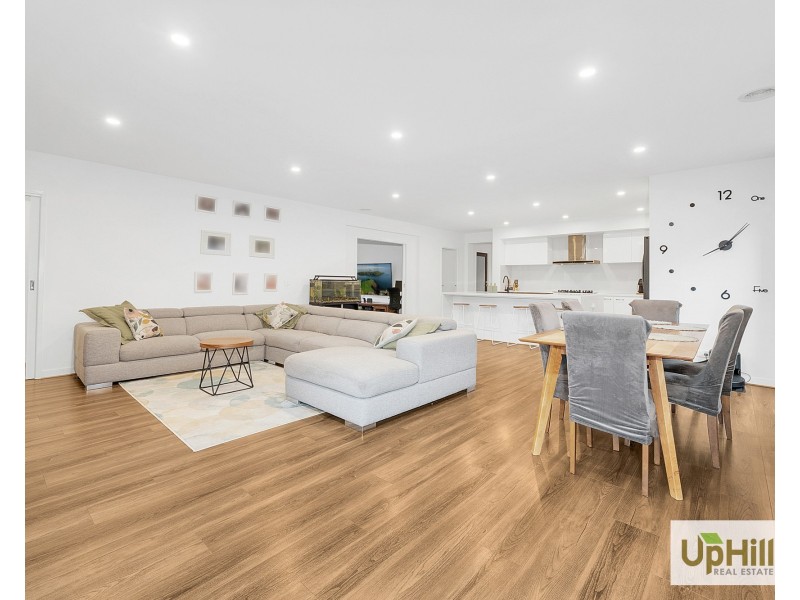 36 Bellhaven Circuit, Clyde North VIC 3978