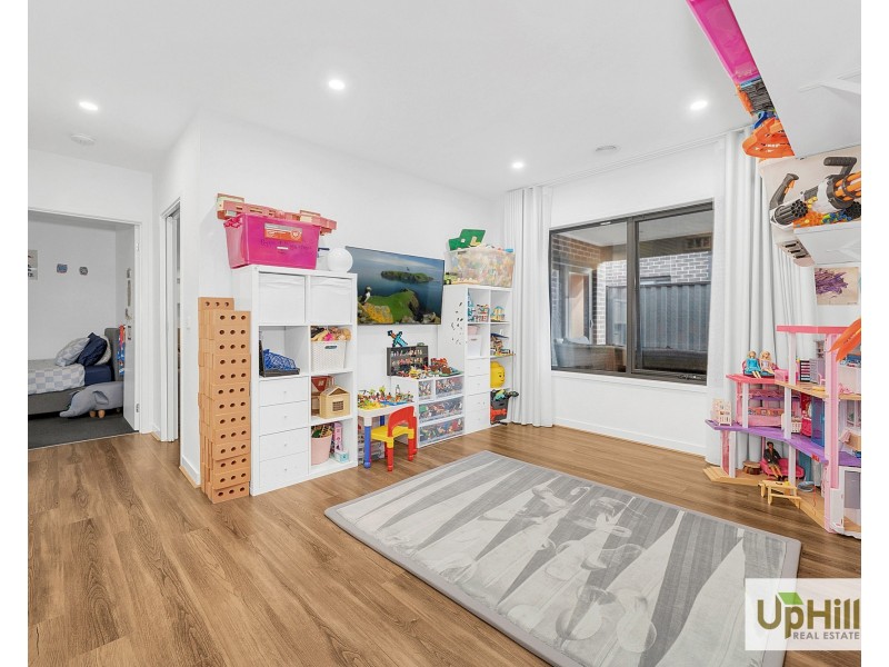 36 Bellhaven Circuit, Clyde North VIC 3978