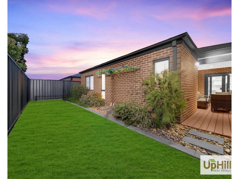 36 Bellhaven Circuit, Clyde North VIC 3978