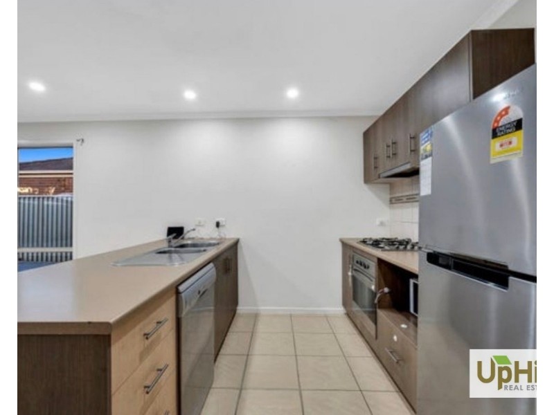 35 Archers Field Drive, Cranbourne East VIC 3977