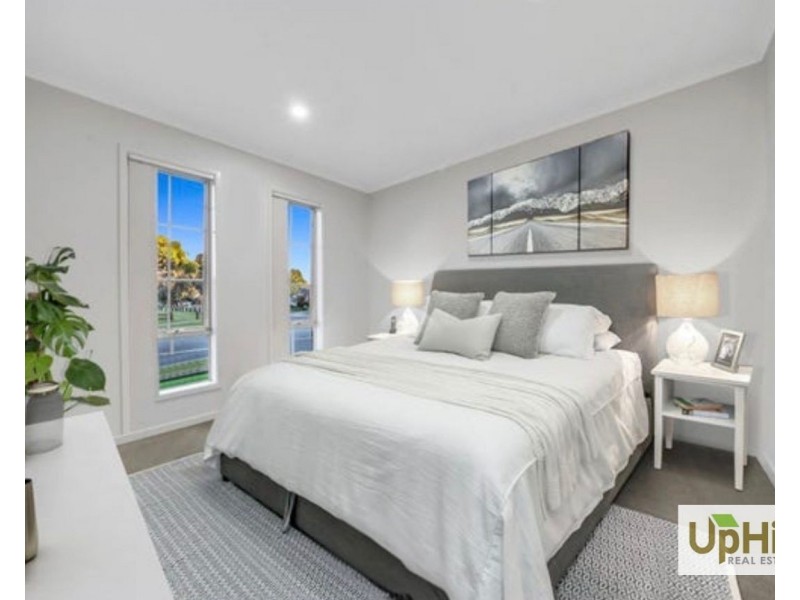 35 Archers Field Drive, Cranbourne East VIC 3977