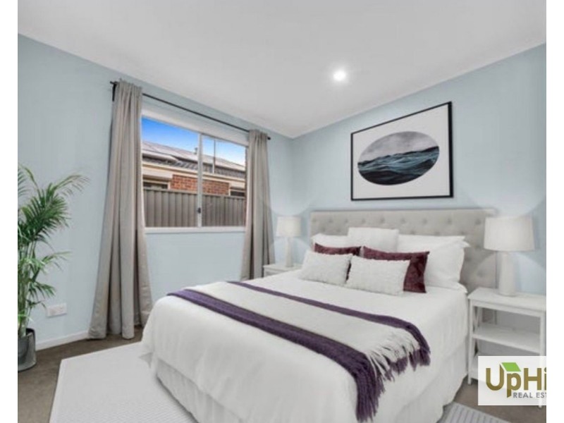 35 Archers Field Drive, Cranbourne East VIC 3977