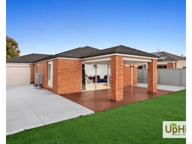 35 Archers Field Drive, Cranbourne East VIC 3977