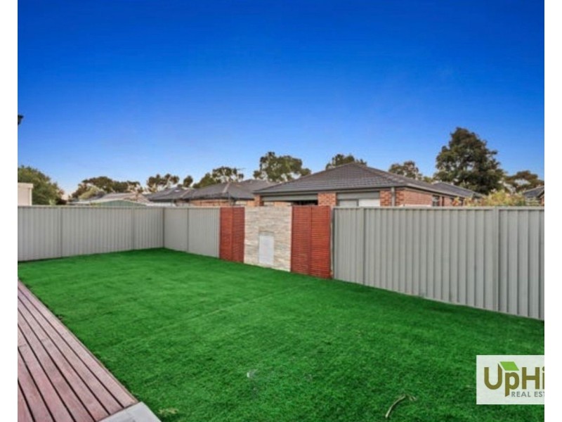 35 Archers Field Drive, Cranbourne East VIC 3977