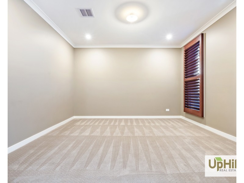 24 Deoro Parade, Clyde North VIC 3978