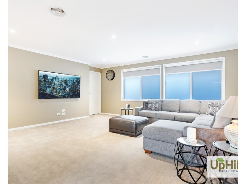 24 Deoro Parade, Clyde North VIC 3978