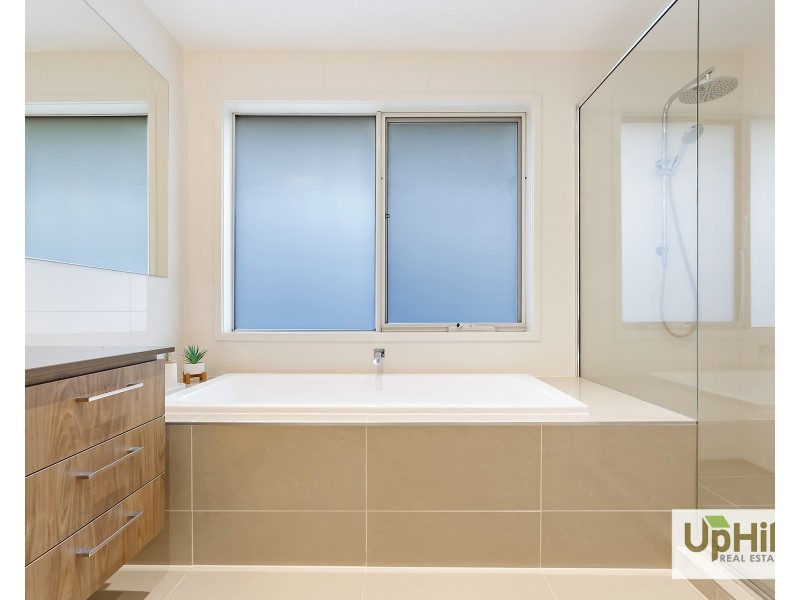 24 Deoro Parade, Clyde North VIC 3978