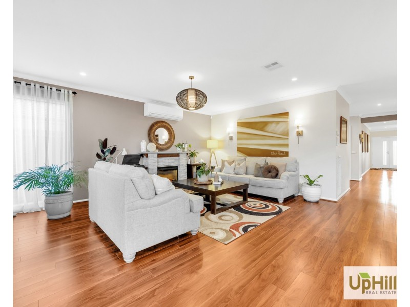 13 Murgese Circuit, Clyde North VIC 3978