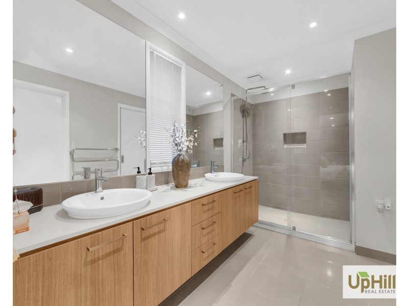 13 Murgese Circuit, Clyde North VIC 3978