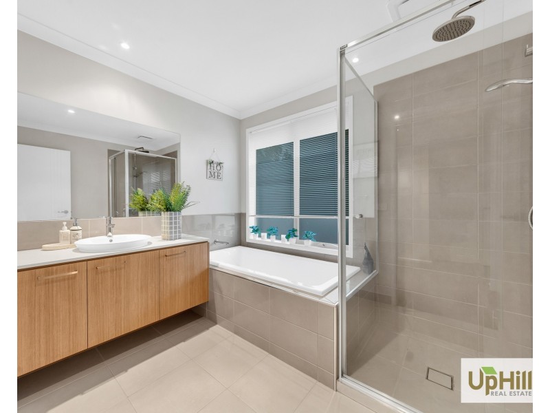 13 Murgese Circuit, Clyde North VIC 3978