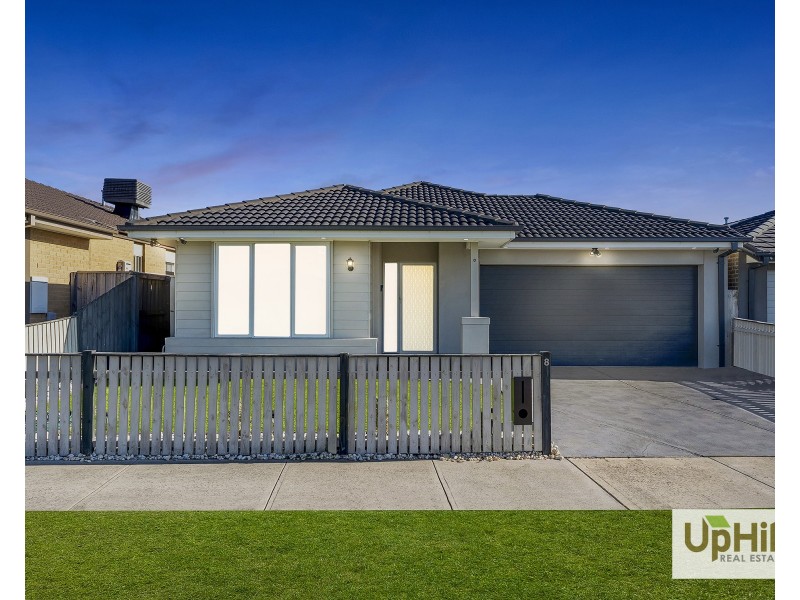 8 Guineas Street, Cranbourne East VIC 3977
