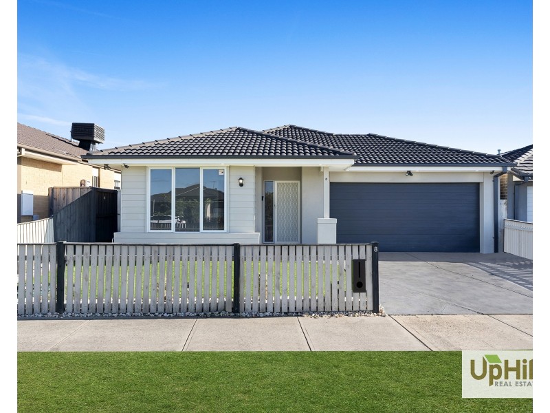 8 Guineas Street, Cranbourne East VIC 3977