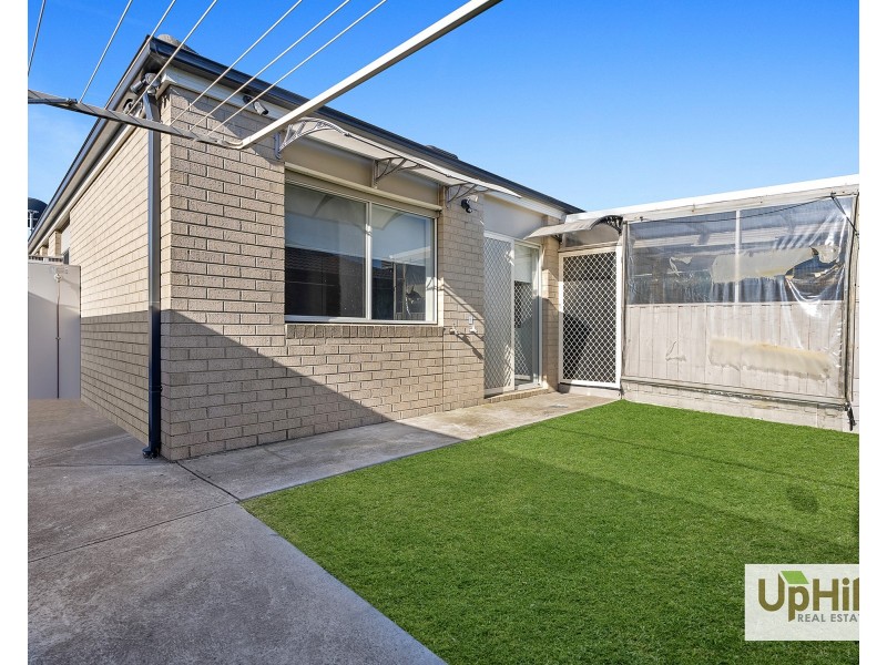 8 Guineas Street, Cranbourne East VIC 3977