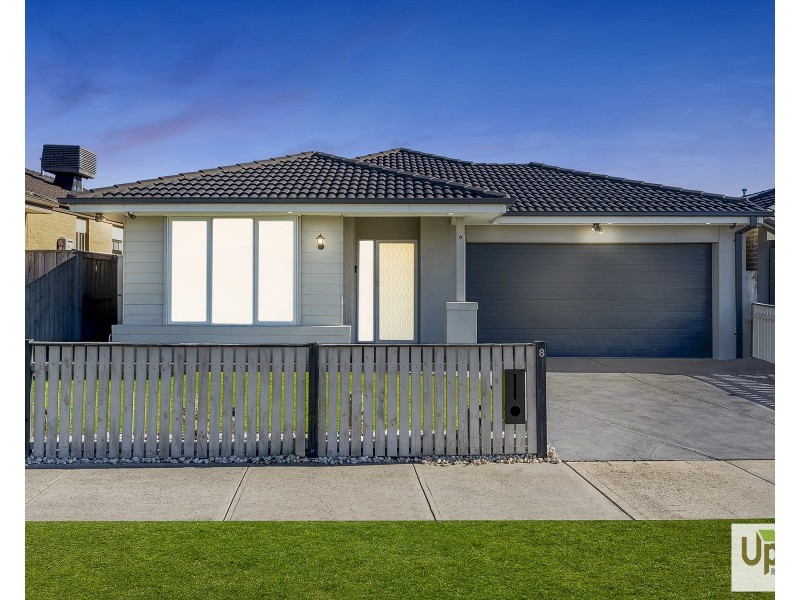 8 Guineas Street, Cranbourne East VIC 3977